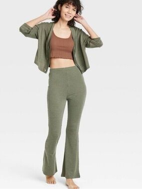 Colsie flared ribbed lounge pants
